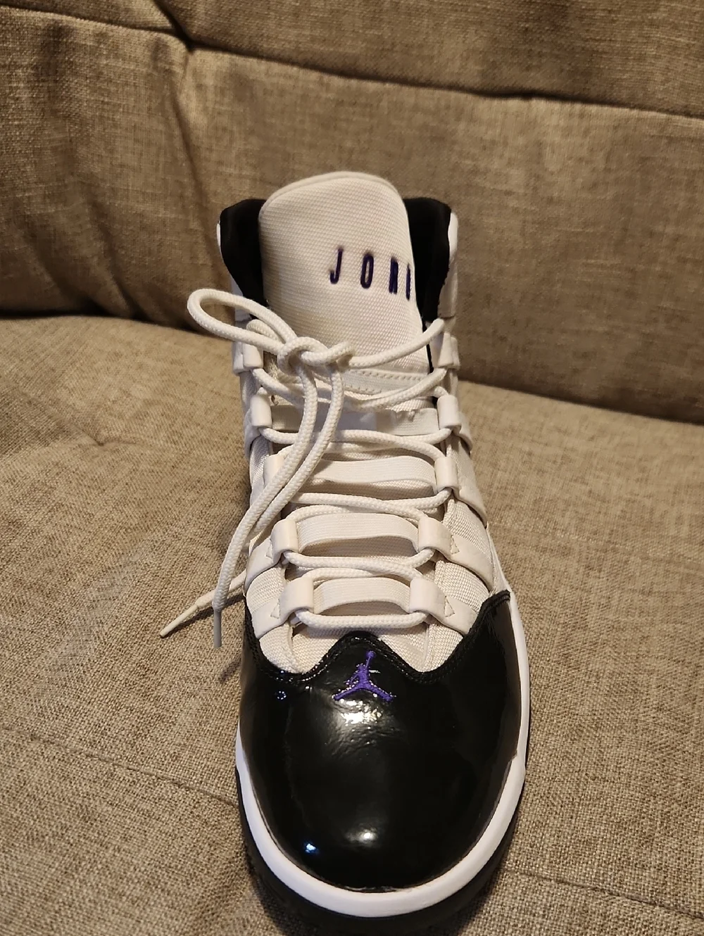 Size 13M Jordan Max Aura 'Concord' White Dark Concord Black AQ9084-121 Preowned